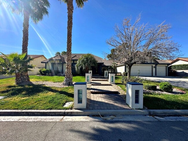 Photo - Green Valley Luxury Single Story: Pool, Putting Green, 4 Bedrooms, SOLAR!