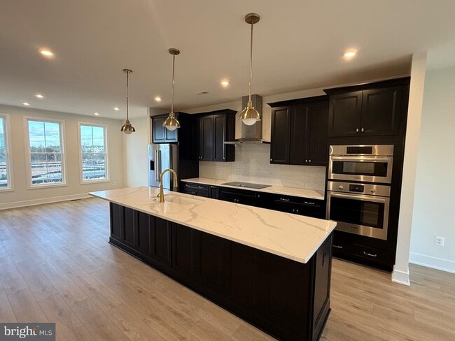 Photo - 13918 Aviation Pl