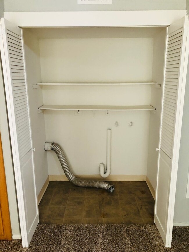 Photo - Great looking condo in a nice and clean co...
