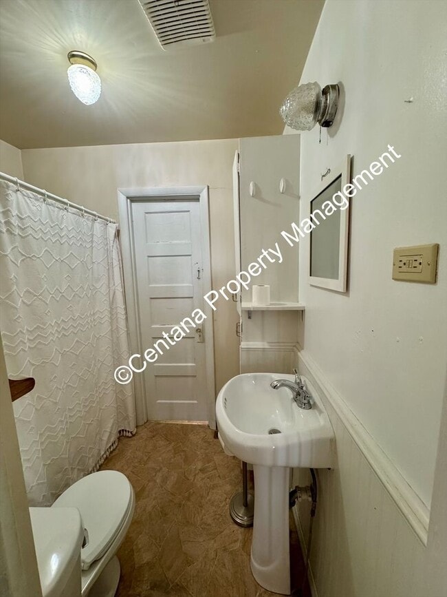 Photo - 1528 A St