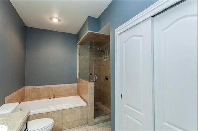 Photo - 2450 Wickersham Ln Unidad 103