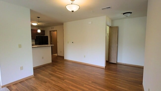 Photo - Condo Style Lower 2 Bedroom 2 Bathroom Apartment is Available Unidad 33