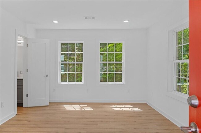 Photo - 237 Howard St NE Unit 5