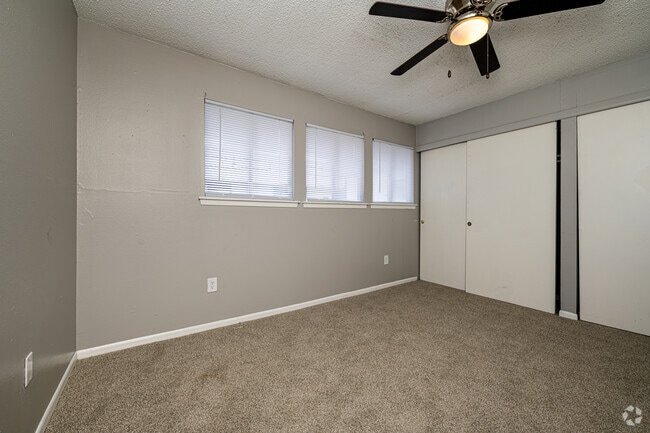 1BR, 1BA Townhouse - 887SF - Bedroom - Veridian Apartment Homes