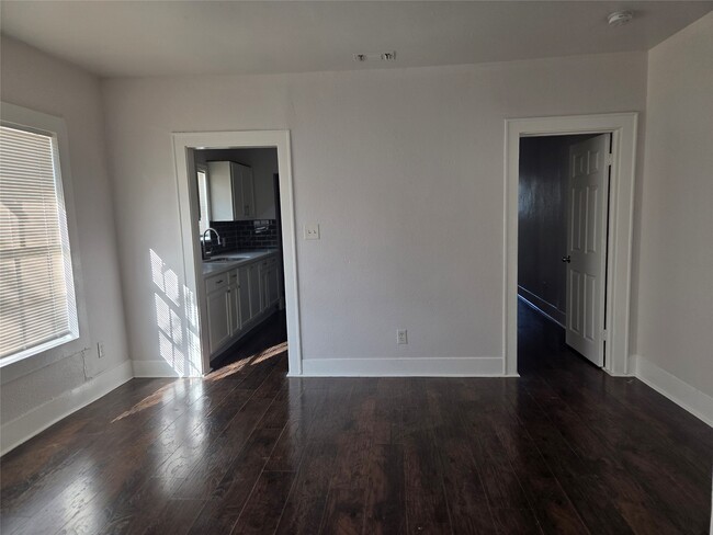 Photo - 6813 Avenue O