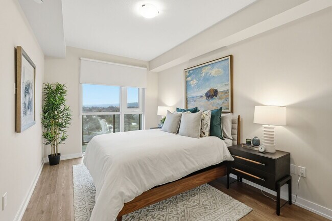 Photo - 870 Queenston Rd