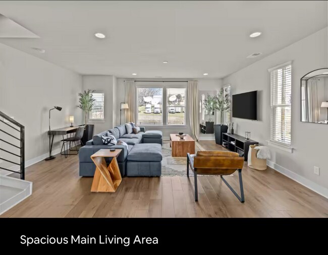 Building Photo - 2115 Isom St