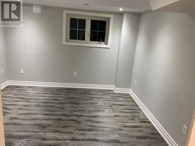 Photo - 1654 Irvine Scott St