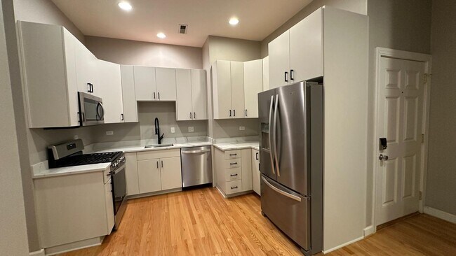 Photo - 705 N Milwaukee Ave Condo Unit 2F