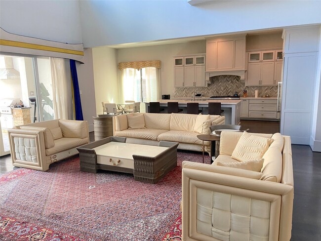 Photo - 4642 Devon St