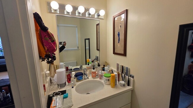 Photo - 1017 W Roxbury Pkwy