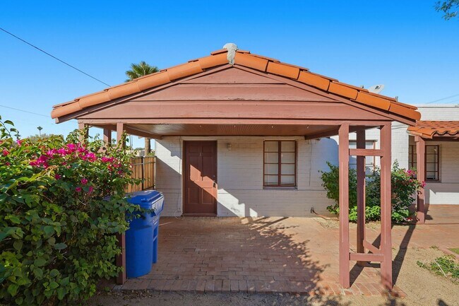Building Photo - Great complex in Central Phoenix