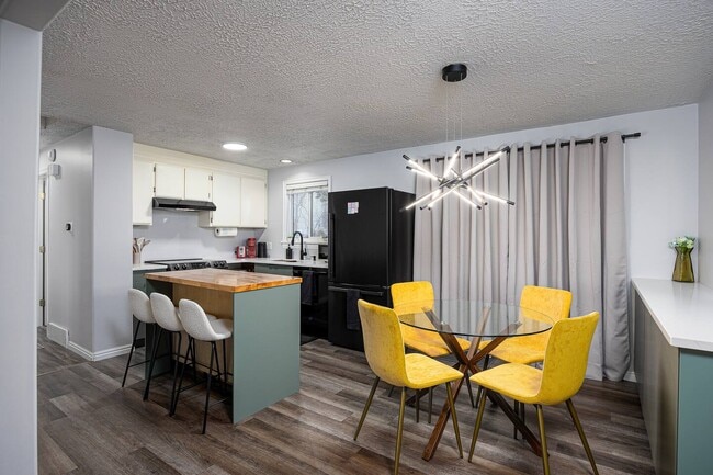 Photo - 9465 S Streatham Rd Unit Upstairs