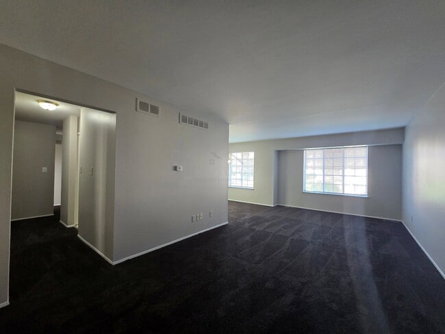 Photo - 30276 Southfield Rd Unit 215
