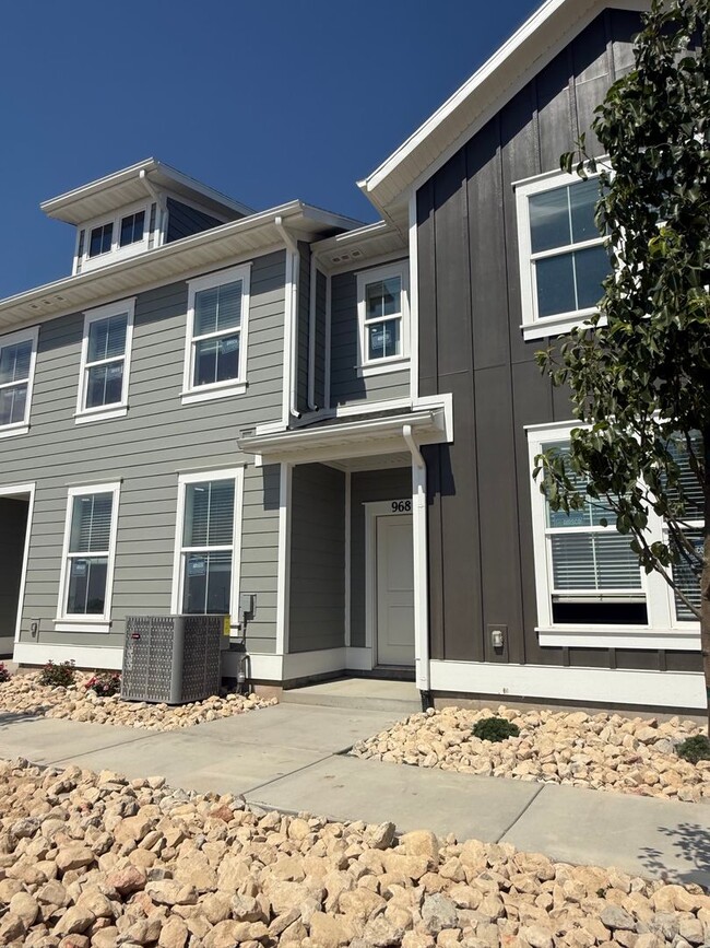 Building Photo - Half off first months rent - Beautiful new construction town home