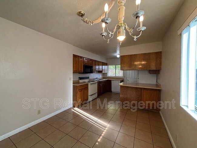 Photo - 325 N Main St Unidad #4