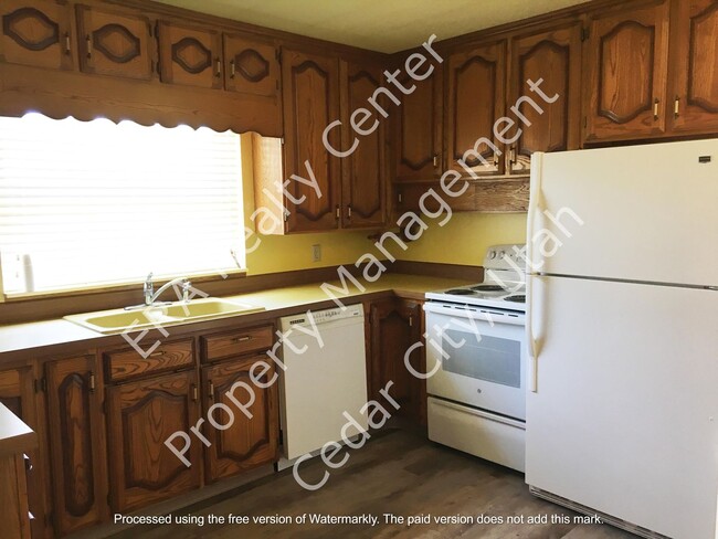 Photo - 4 bed - 2 bath Charming single family home walking distance to everything!