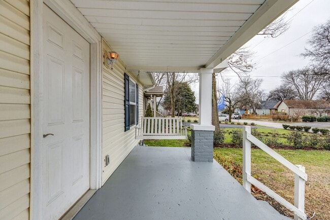 Photo - 712 45th Ave N