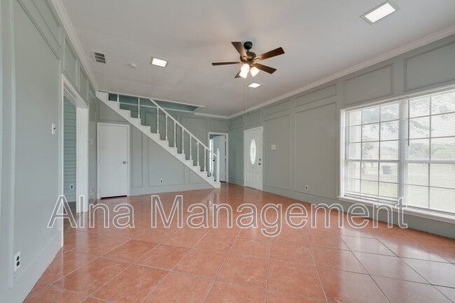 Photo - 743 Kings Ln