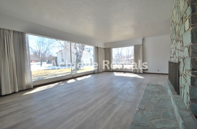 841 Juniper Dr