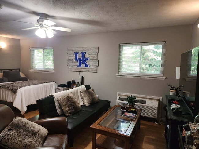 Photo - 562 Woodland Ave Unit 13