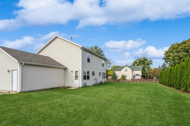 Photo - 728 S Main St