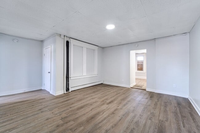 Building Photo - 3 Bedroom Apartment - Second Floor | Springfield, MA Unit APT 3