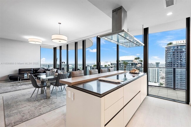 Building Photo - 1000 Brickell Plz Unit PH5307 Rental