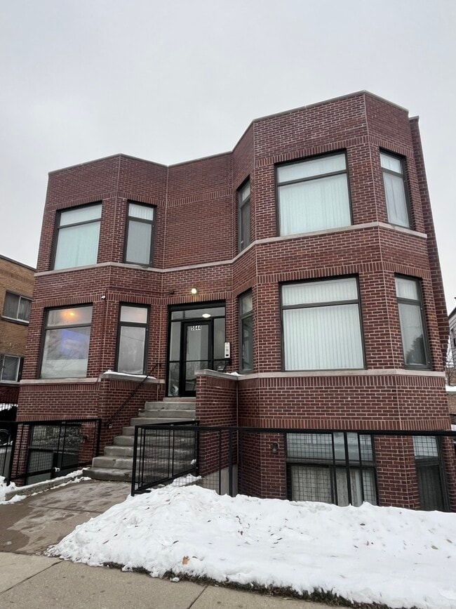 Building Photo - 5644 N California Ave Unit 2S