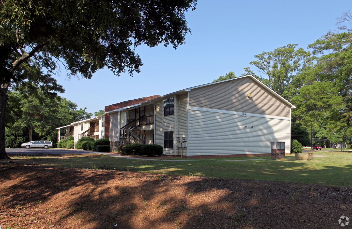 Photo - The Plaza Oak Apartments