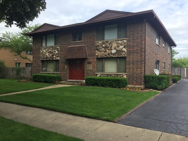 on quite residential street - 825 S McKinley Ave Unit 1N