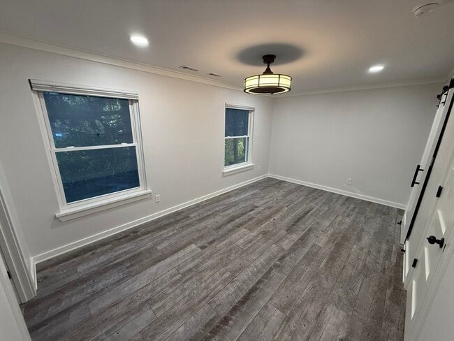 Photo - 509 E University Dr