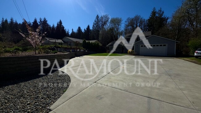 Photo - Gorgeous 3-Bedroom Home with 2 Bonus Rooms!