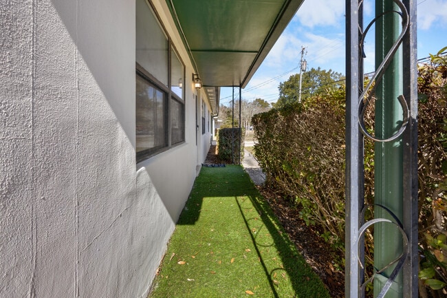 Photo - 435 Argyle Ct