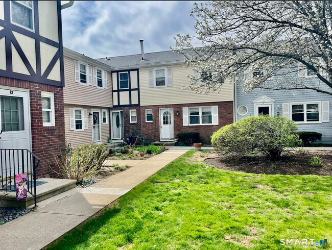 Building Photo - 16 E Gate Ln Unit 16