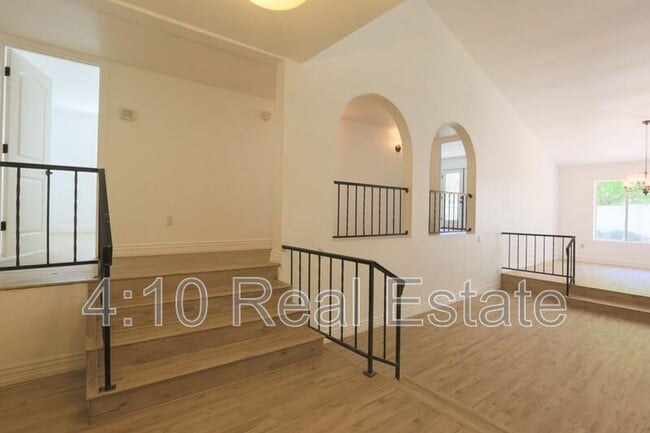 Photo - 951 E Leeward Ln