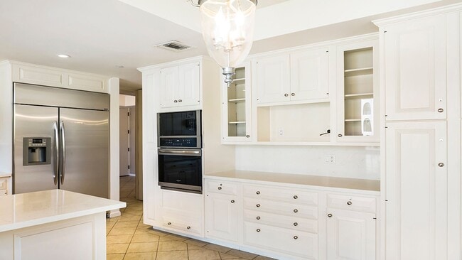 Photo - Elegant living in the heart of Beverly Hills