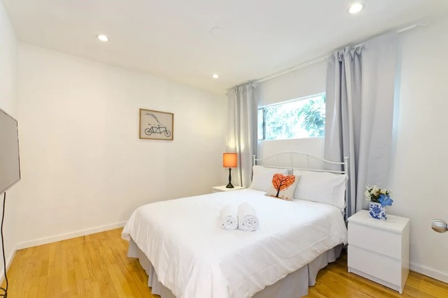 Photo - 1811 Ivar Ave