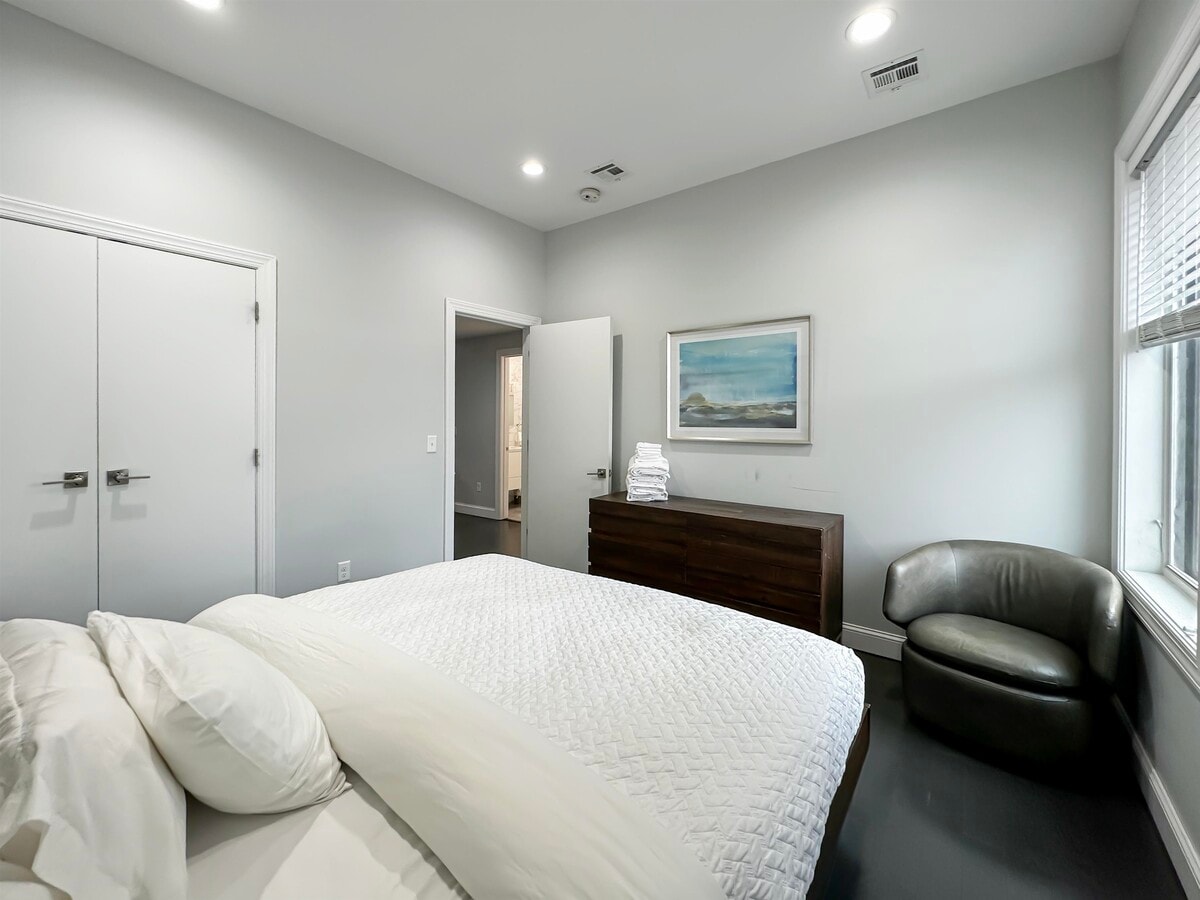 Photo - 318 Court St Unit 3