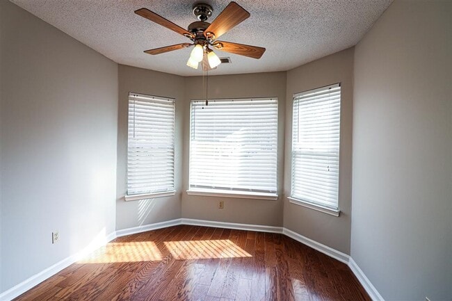 Photo - 3BD/2BA Home in Lakeland. Conveniently located. Pets Welcome.
