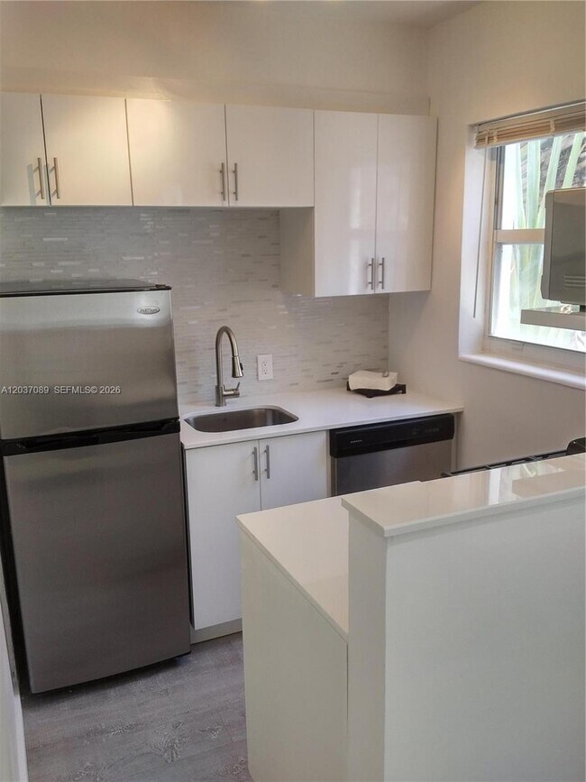 Photo - 1525 Meridian Ave Unit 205