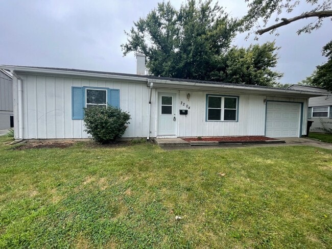 Building Photo - 3 Bedroom House W/ A Garage!