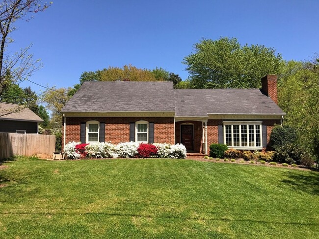 Building Photo - Beautiful 3 Bedroom House