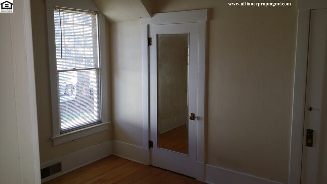 Photo - South 16th Beautiful Craftsman Style Apartment Close to MSU