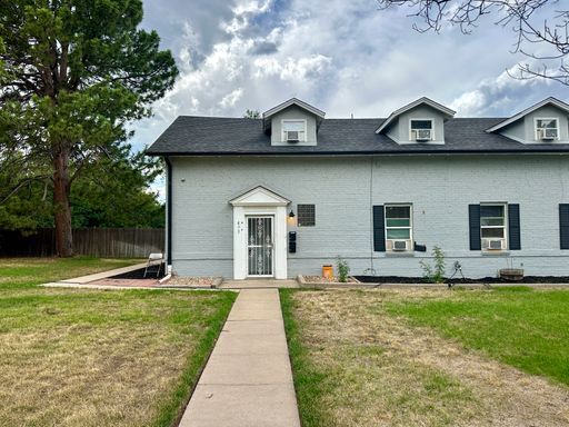 Building Photo - LARGE 2 Bed, 1 Bath Apartment Available NOW!! Unit B