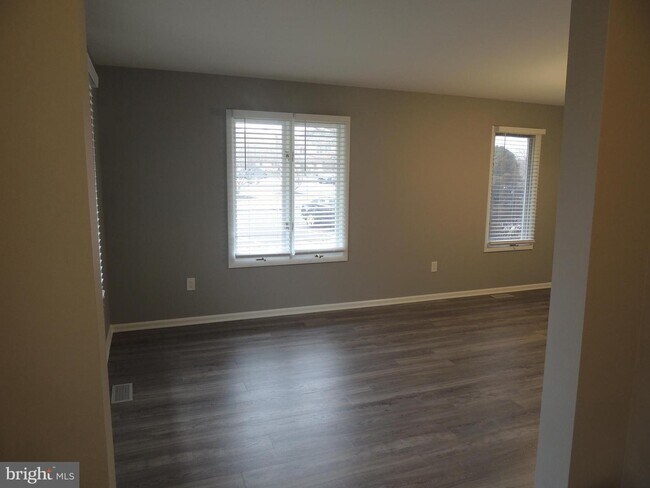 Photo - 404 Pinebrooke Cir