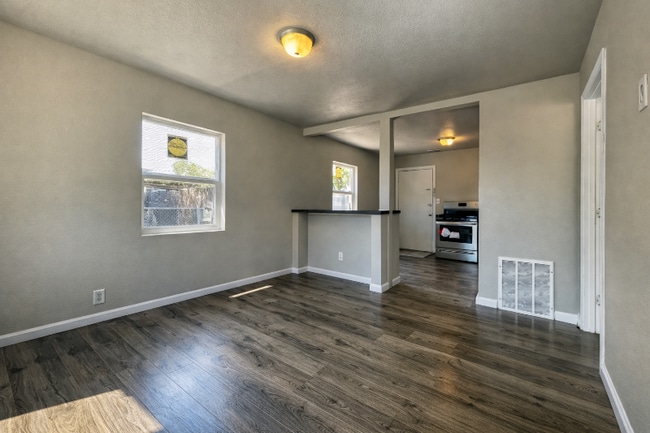 Photo - 2015 W 19th St