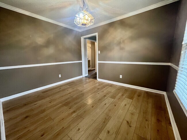 Photo - 220 Austinville Rd SW