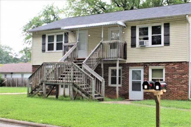 Building Photo - 1653 Dane St