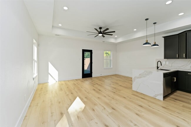 Photo - 4605 Siegel St